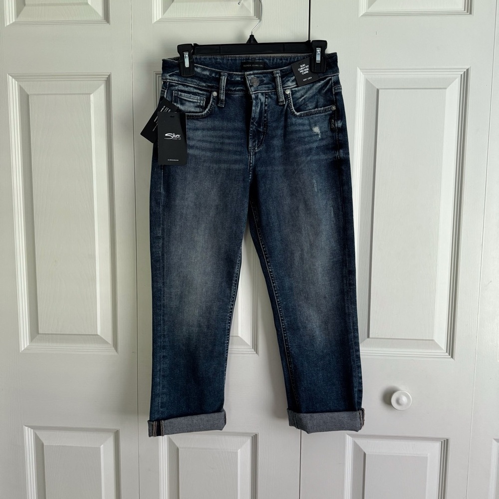 SILVER JEANS CO. SUKI CURVY FIT MID RISE CAPRI  Size 27